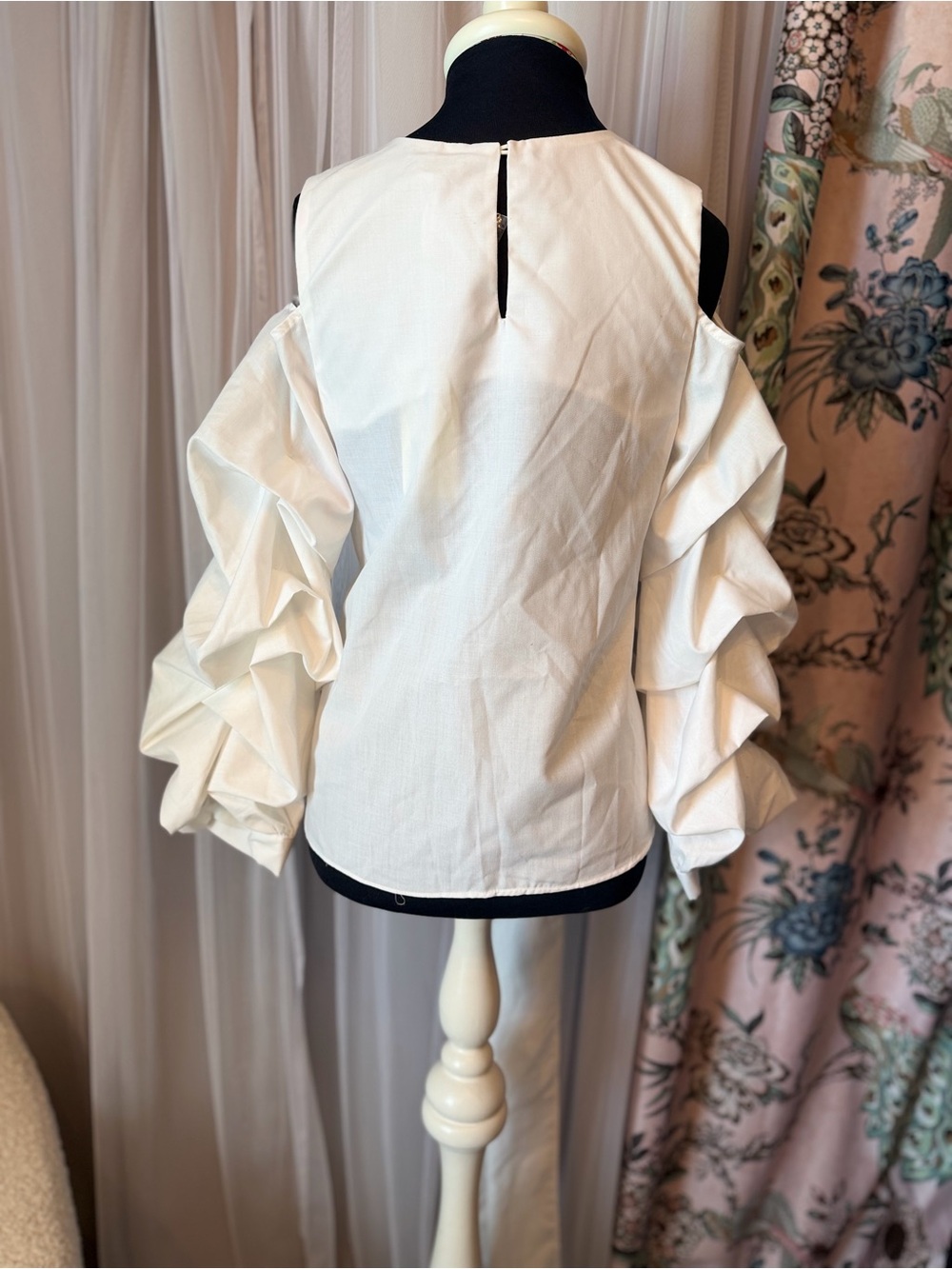 The Clothing Company White Cold Shoulder Ruffle Sleeve Bow Blouse S NWT - Picture 8 of 16